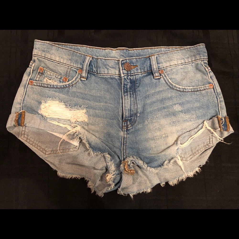 🔴FIRM💲BDG Urban Outfitters distressed shorts